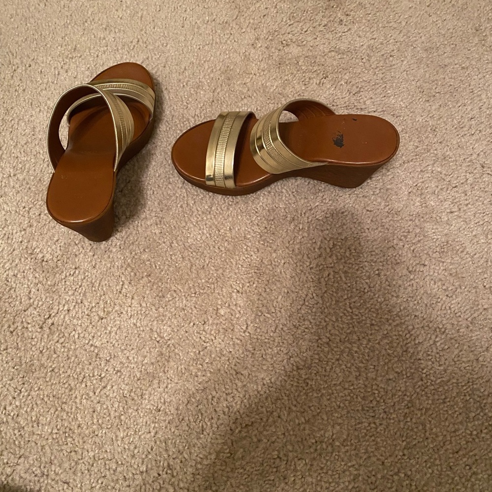 Clark’s Made In Italy Woman’s Size 6M Open Gold and Brown Slip On Sandal Wedges